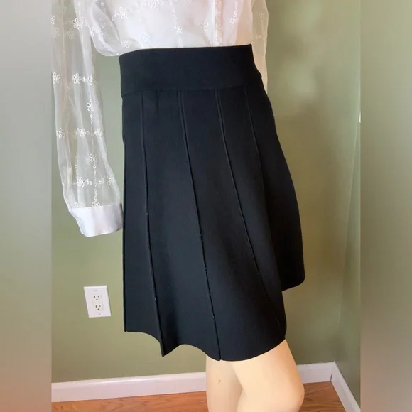 Ann Taylor black mini skirt size xs - Picture 2 of 6